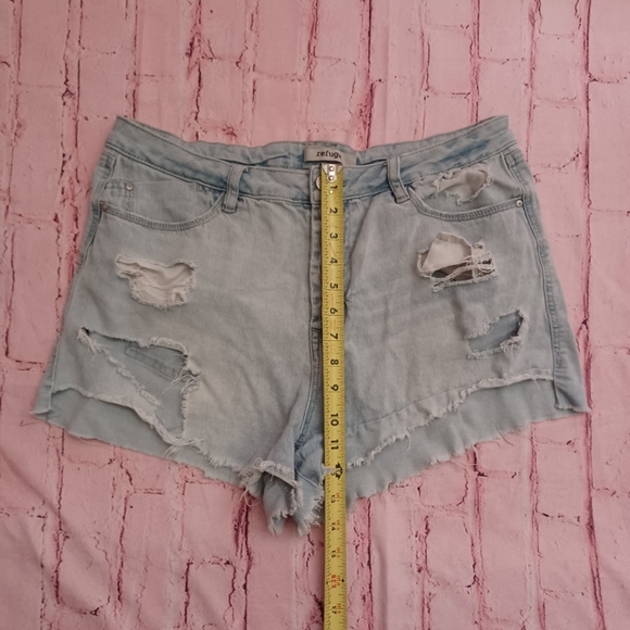 EUC Refuge Jean Shorts Size 14 - Picture 3 of 8